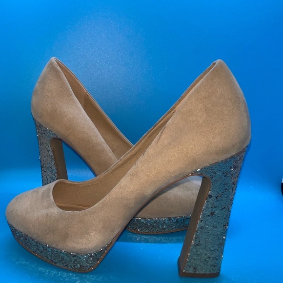 GUC Elle Elegant Beige and Gold Glitter Heels - Picture 5 of 8
